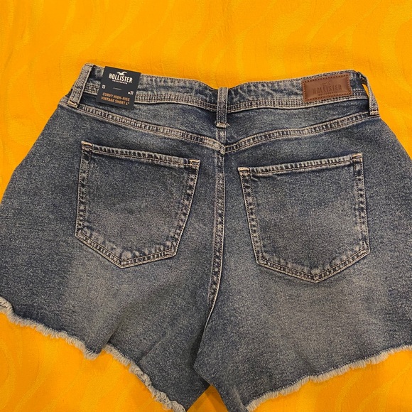 CURVY VINTAGE STRETCH HIGH-RISE DENIM SHORTS - Picture 5 of 7